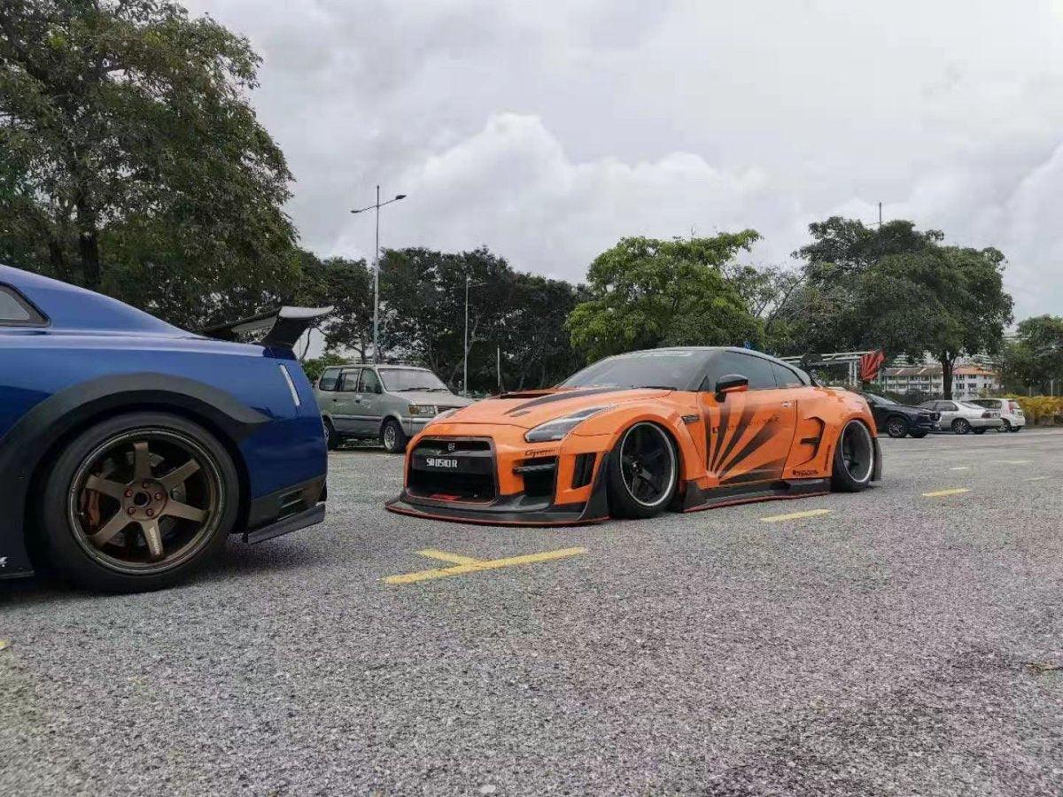Nissan GTR Nismo T-Spec Black Edition Track Edition Premium Pure CBA DBA EBA 2008 2009 2010 2011 2012 2013 2014 2015 2016 2017 2018 2019 2020 2021 2022 2023 2024 (designed to be compatible with ROBOT CRAFTSMAN front bumper) with Aftermarket Parts - "Godzilla" Widebody Wheel Arches & Side Skirts Carbon Fiber / FRP from Robot Craftsman