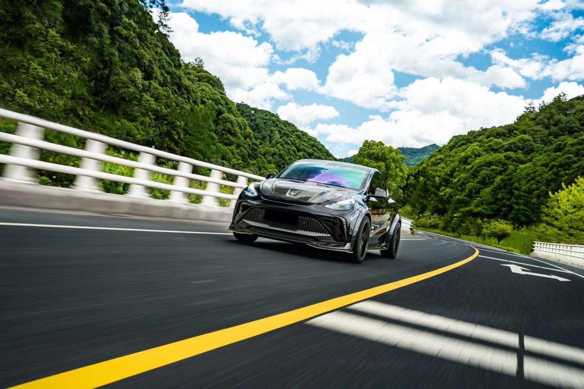 Tesla Model Y Performance AWD Long Range RWD Standard 2020 2021 2023 2024 with Aftermarket Parts - "STARSHIP" Stage 1 Corner Lip (2 pcs) & Stage 2 Corner Lip (4 pcs) & Front Bumper Carbon Fiber from Robot Craftsman