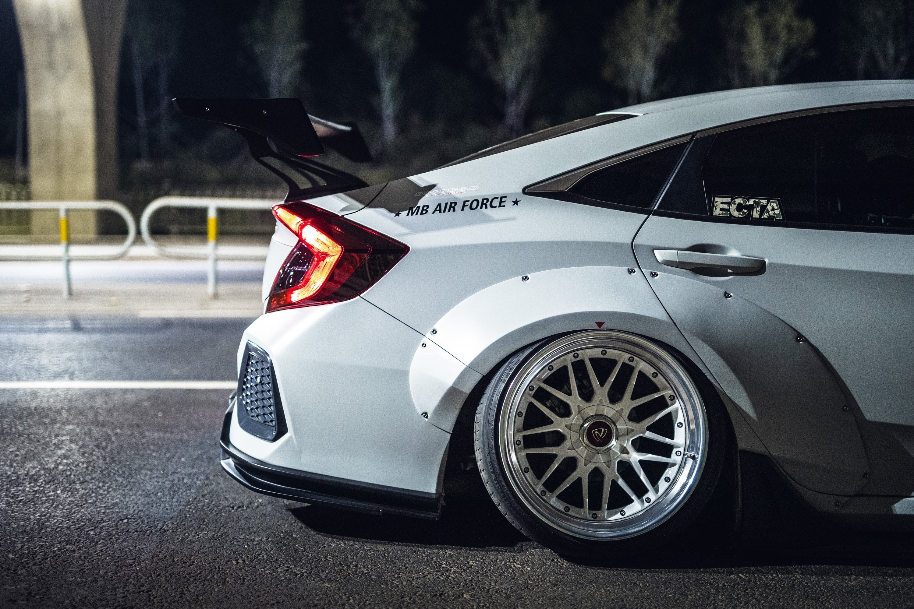 10th Gen Honda Civic with ROBOT CRAFTSMAN Widebody Kit - Sporty Look