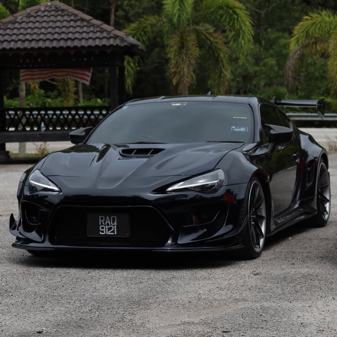 Toyota GT86 86 TRD GT SE Base ZN6 2017 2018 2019 2020 & Scion FR-S FRS ZN6 2013 2014 2015 2016 & BRZ TS Limited Premium ZN6 2013 2014 2015 2016 2017 2018 2019 2020 (compatible with ROBOT widebody kit) with Aftermarket Parts - Front Fenders Replacement & Rear Quarter Fender Flares & Side Skirts Carbon Fiber / FRP from Robot Craftsman