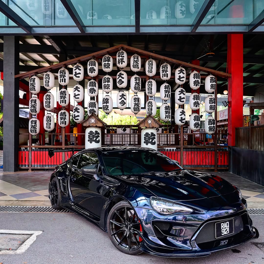 Toyota GT86 86 TRD GT SE Base ZN6 2017 2018 2019 2020 & Scion FR-S FRS ZN6 2013 2014 2015 2016 & BRZ TS Limited Premium ZN6 2013 2014 2015 2016 2017 2018 2019 2020 (compatible with ROBOT widebody kit) with Aftermarket Parts - Front Fenders Replacement & Rear Quarter Fender Flares & Side Skirts Carbon Fiber / FRP from Robot Craftsman