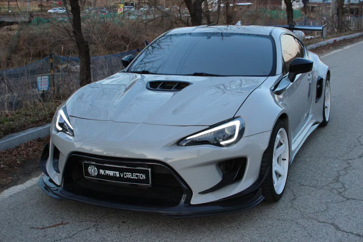 Toyota GT86 86 TRD GT SE Base ZN6 2017 2018 2019 2020 & Scion FR-S FRS ZN6 2013 2014 2015 2016 & BRZ TS Limited Premium ZN6 2013 2014 2015 2016 2017 2018 2019 2020 (compatible with ROBOT widebody kit) with Aftermarket Parts - Replacement Hood Scoop& Hood Bonnet Carbon Fiber / FRP from Robot Craftsman