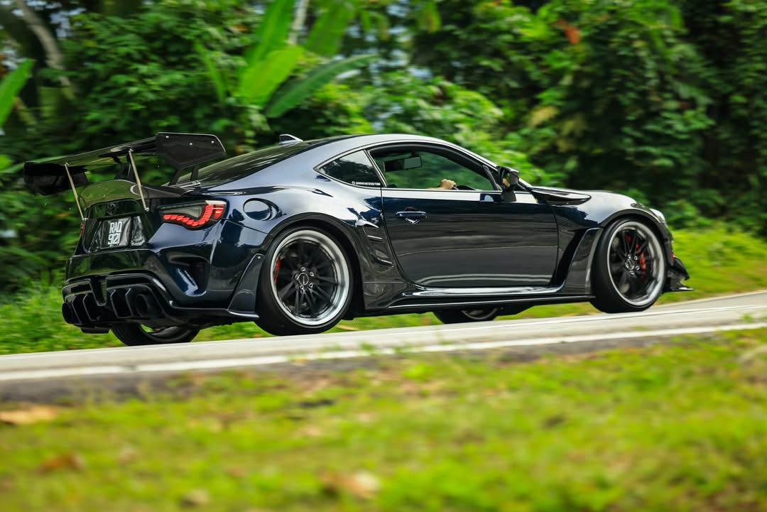 Toyota GT86 86 TRD GT SE Base ZN6 2017 2018 2019 2020 & Scion FR-S FRS ZN6 2013 2014 2015 2016 & BRZ TS Limited Premium ZN6 2013 2014 2015 2016 2017 2018 2019 2020 (compatible with ROBOT widebody kit) with Aftermarket Parts - Rear Bumper & Diffuser Carbon Fiber / FRP from Robot Craftsman