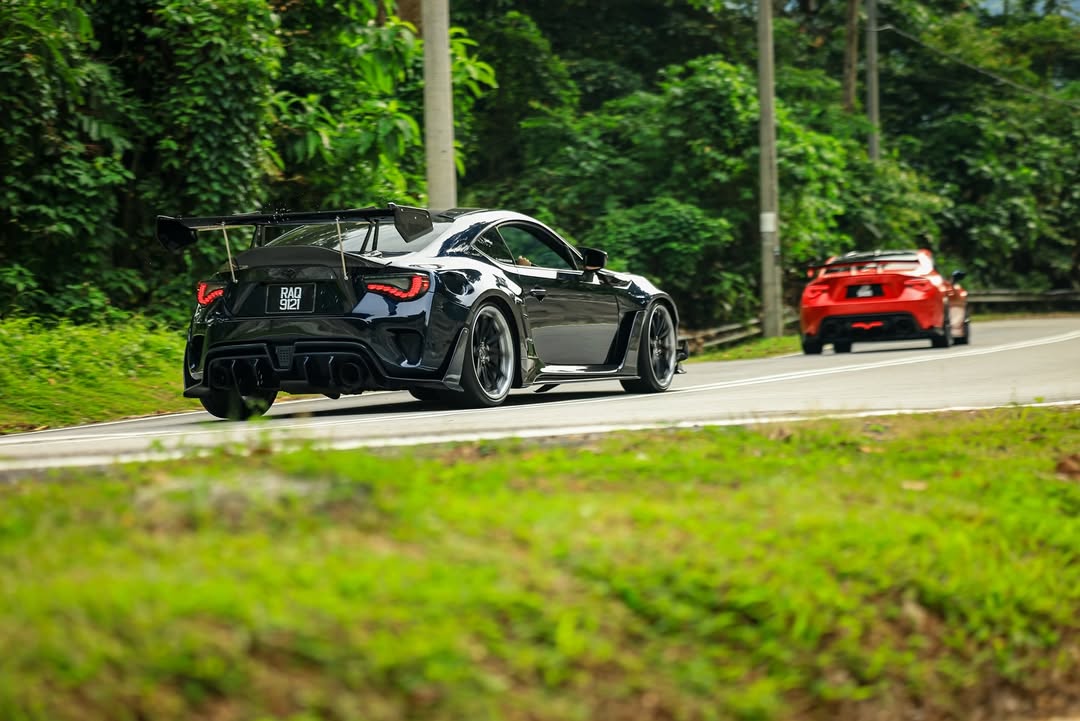 Toyota GT86 86 TRD GT SE Base ZN6 2017 2018 2019 2020 & Scion FR-S FRS ZN6 2013 2014 2015 2016 & BRZ TS Limited Premium ZN6 2013 2014 2015 2016 2017 2018 2019 2020 with Aftermarket Parts - Swan Neck Hammer GT Wing Carbon Fiber / FRP from Robot Craftsman