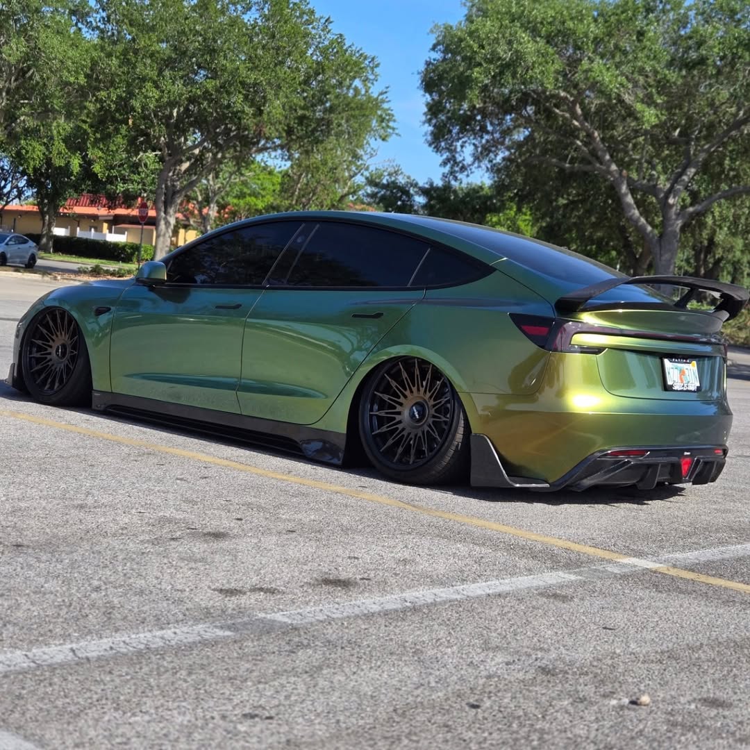 Tesla Model 3 Highland / Performance 2024-ON with Aftermarket Parts - Hacker Rear Wing Carbon Fiber / FRP from Robot Craftsman