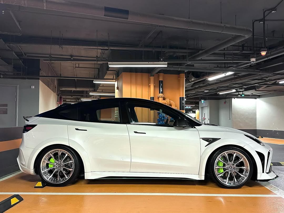 Tesla Model Y Performance AWD Long Range RWD Standard 2020 2021 2022 2023 2024 with Aftermarket Parts - "STARSHIP" Side Skirts PP from Robot Craftsman
