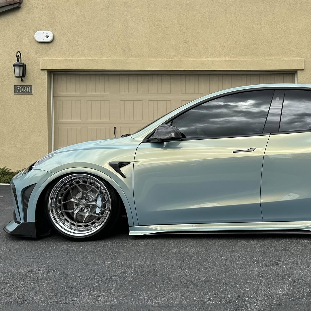 Tesla Model Y Performance AWD Long Range RWD Standard 2020 2021 2022 2023 2024 with Aftermarket Parts - "STARSHIP" Side Skirts PP from Robot Craftsman