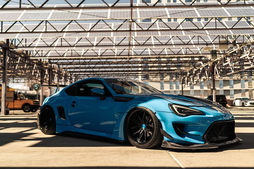 Toyota GT86 86 TRD GT SE Base ZN6 2017 2018 2019 2020 & Scion FR-S FRS ZN6 2013 2014 2015 2016 & BRZ TS Limited Premium ZN6 2013 2014 2015 2016 2017 2018 2019 2020 (compatible with ROBOT widebody kit) with Aftermarket Parts - Replacement Hood Scoop& Hood Bonnet Carbon Fiber / FRP from Robot Craftsman