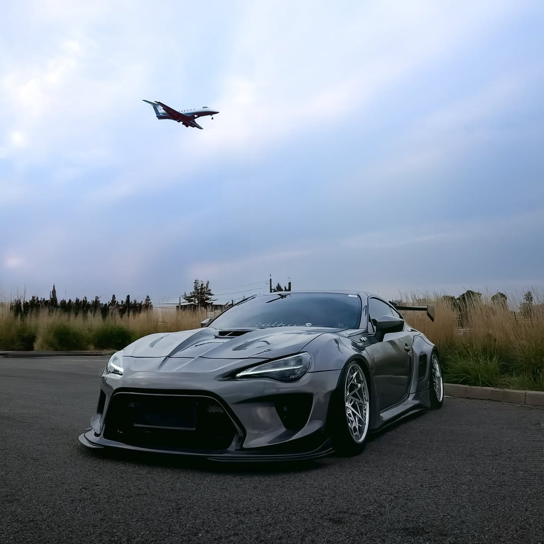 Toyota GT86 86 TRD GT SE Base ZN6 2017 2018 2019 2020 & Scion FR-S FRS ZN6 2013 2014 2015 2016 & BRZ TS Limited Premium ZN6 2013 2014 2015 2016 2017 2018 2019 2020 (compatible with ROBOT widebody kit) with Aftermarket Parts - Replacement Hood Scoop& Hood Bonnet Carbon Fiber / FRP from Robot Craftsman