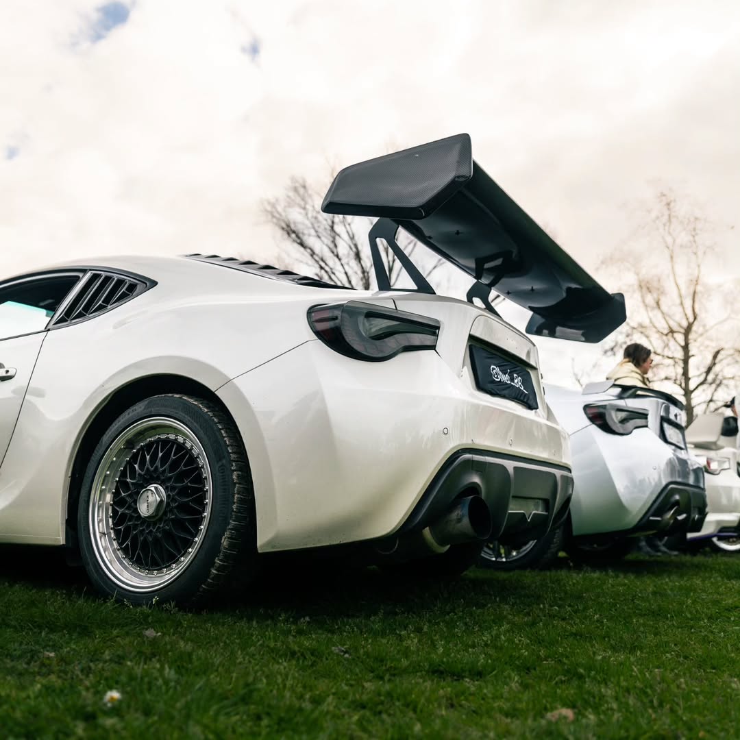 Toyota GT86 86 TRD GT SE Base ZN6 2017 2018 2019 2020 & Scion FR-S FRS ZN6 2013 2014 2015 2016 & BRZ TS Limited Premium ZN6 2013 2014 2015 2016 2017 2018 2019 2020 with Aftermarket Parts - Swan Neck Hammer GT Wing Carbon Fiber / FRP from Robot Craftsman