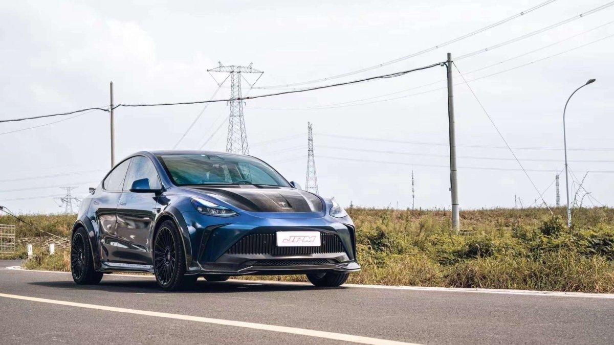 Tesla Model Y Performance AWD Long Range RWD Standard 2020 2021 2023 2024 with Aftermarket Parts - "STARSHIP" Stage 1 Corner Lip (2 pcs) & Stage 2 Corner Lip (4 pcs) & Front Bumper Carbon Fiber from Robot Craftsman